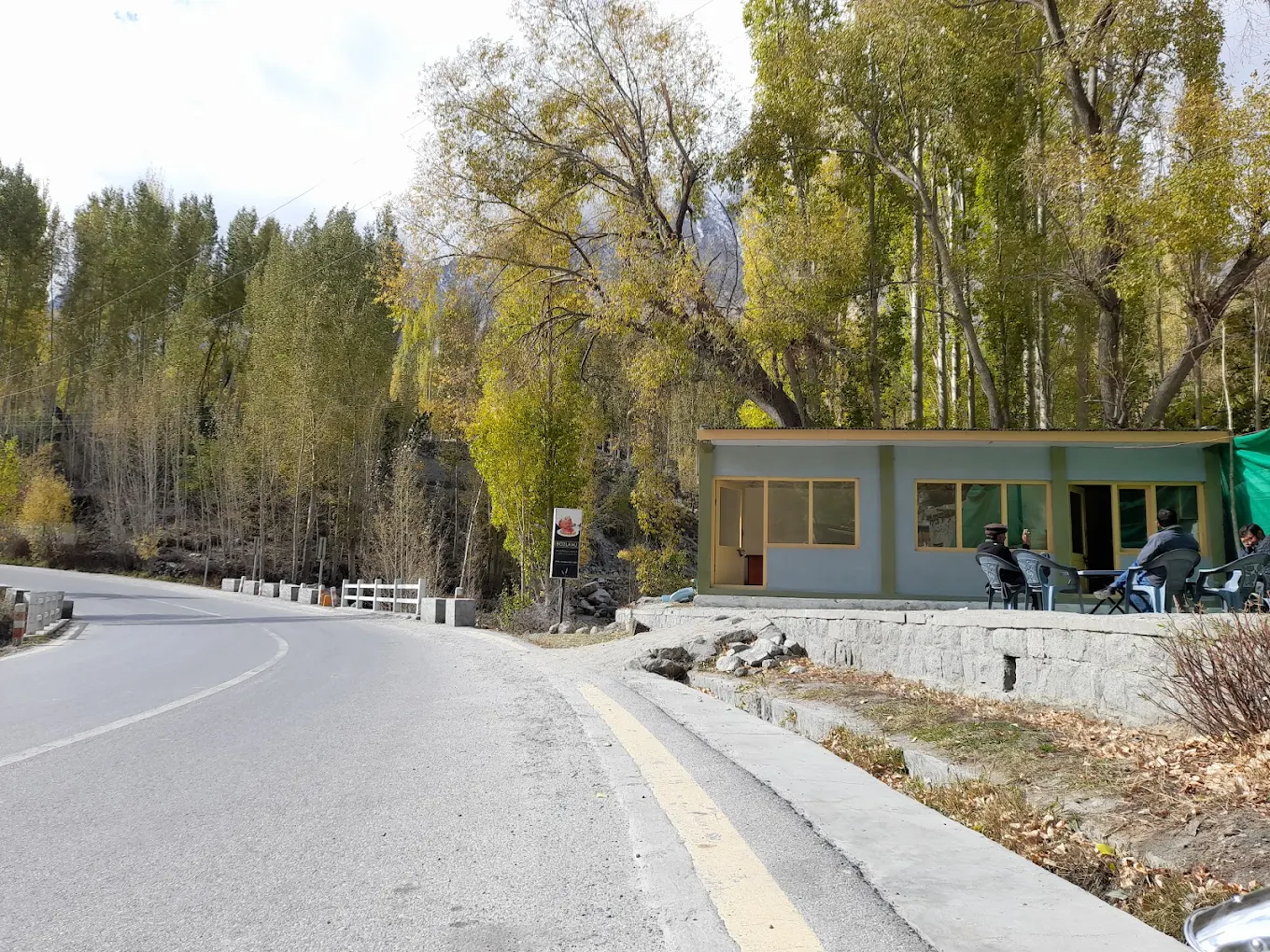 Bozlanj Café Gulmit