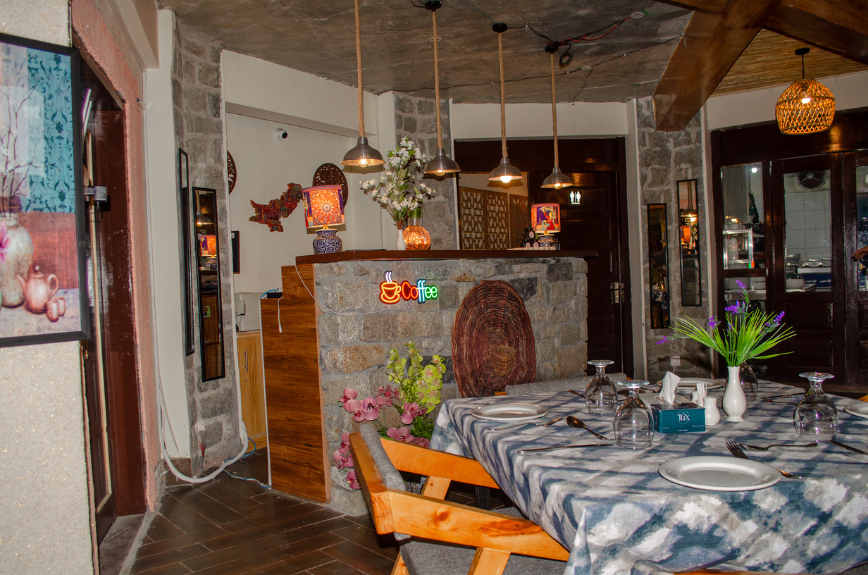 Highlight dish and view at Jahaan Gulmit