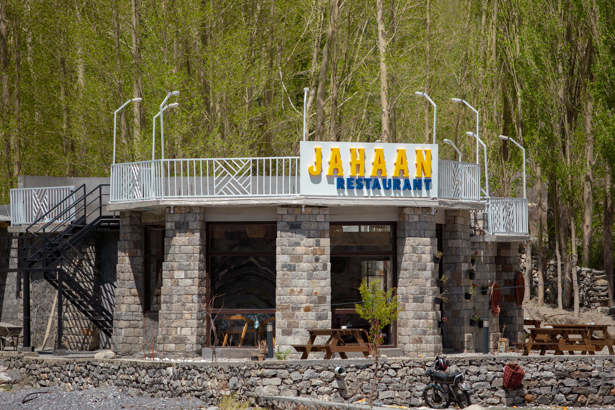Guests dining at Jahaan